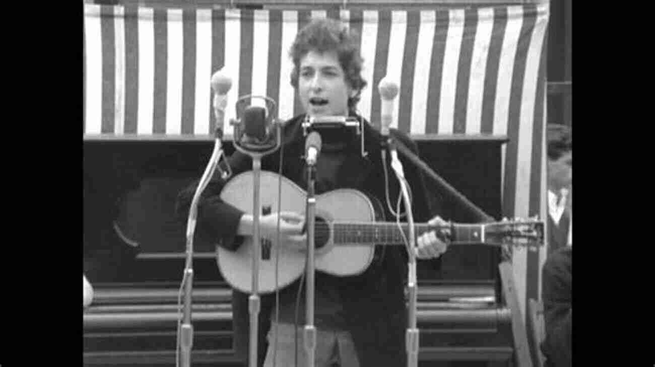 Bob Dylan Performing Mr. Tambourine Man Live On Stage Easy Folk Songs For The Guitar With Downloadable MP3s (Dover Song Collections)