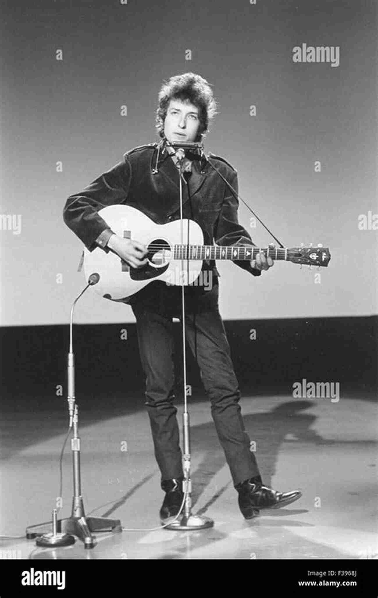 Bob Dylan Performing The Times They Are A Changin' Live On Stage Easy Folk Songs For The Guitar With Downloadable MP3s (Dover Song Collections)