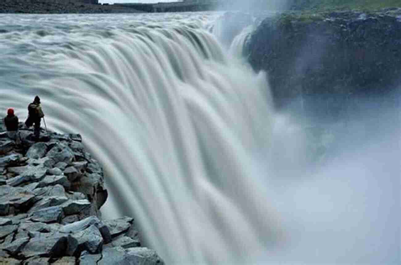 Iceland's Stunning Waterfall Across Iceland (Interesting Ebooks) Kimiko Kitani