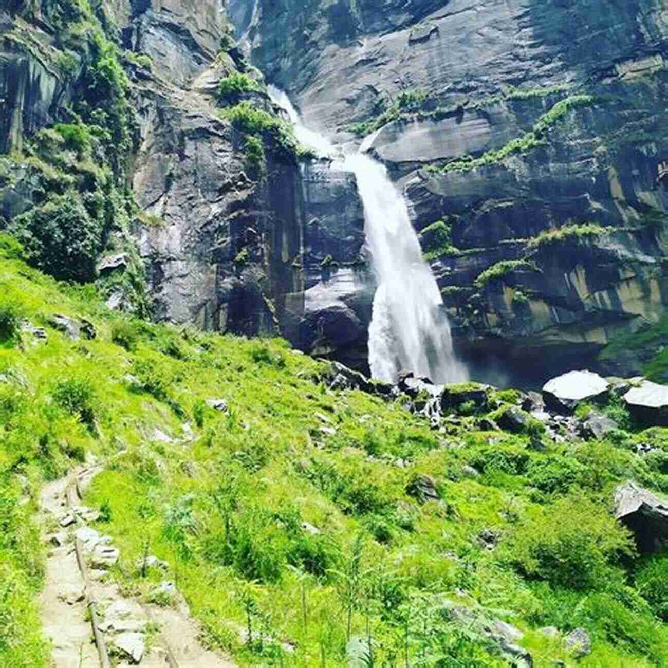 Jogini Falls The Beauty Of Nature 20 Things To Do In Manali (20 Things (Discover India) 9)