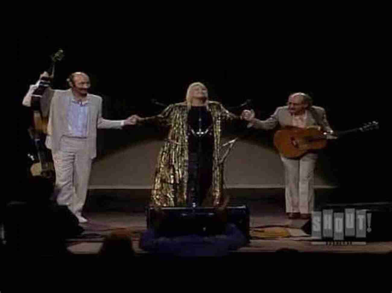 Peter, Paul And Mary Performing Blowin' In The Wind Live On Stage Easy Folk Songs For The Guitar With Downloadable MP3s (Dover Song Collections)